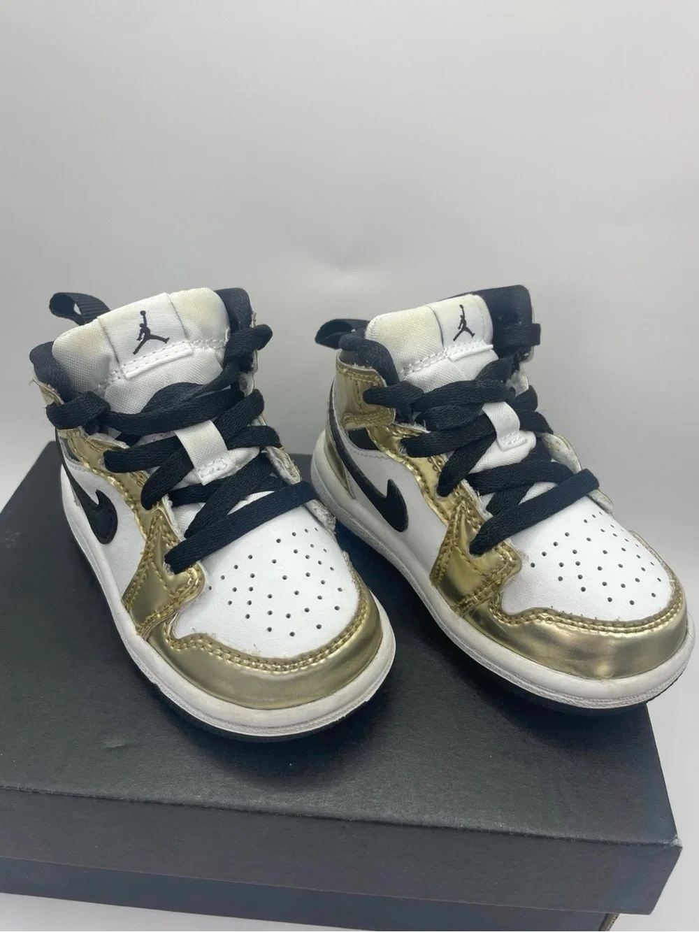 Nike Kids' Air Jordan 1 High-Top Sneakers - White/Gold/Black